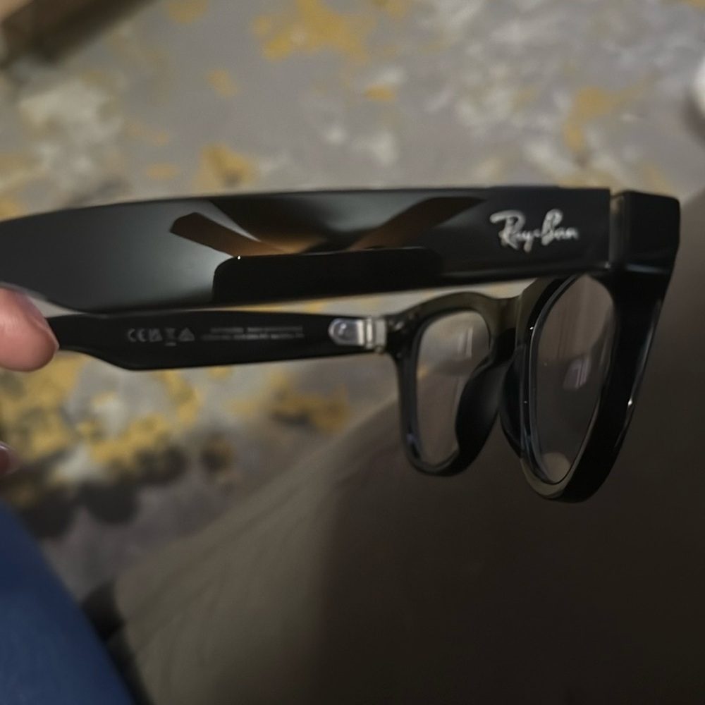 Ray-Ban Skyler META Transition lenses shiny black Clear to Amethyst